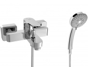 BATH-SHOWER MIXER WITH SHOWER EQUIPMENT AND FLOW RESTRICTOR