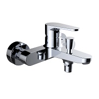 Single-lever bath-shower mixer with aerator and automatic diverter.